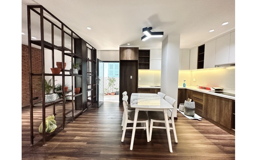 Gấp Bán Nhà Nguyễn Khuyến, Bình Thạnh, 3 tầng, 4 phòng ngủ, full nội thất mới 100% giá 6.x Tỷ